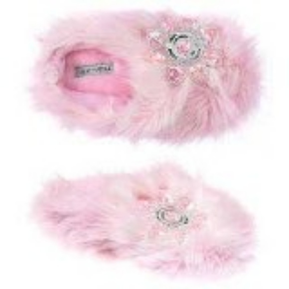 Fuzzy slippers - Picture 2 of 4